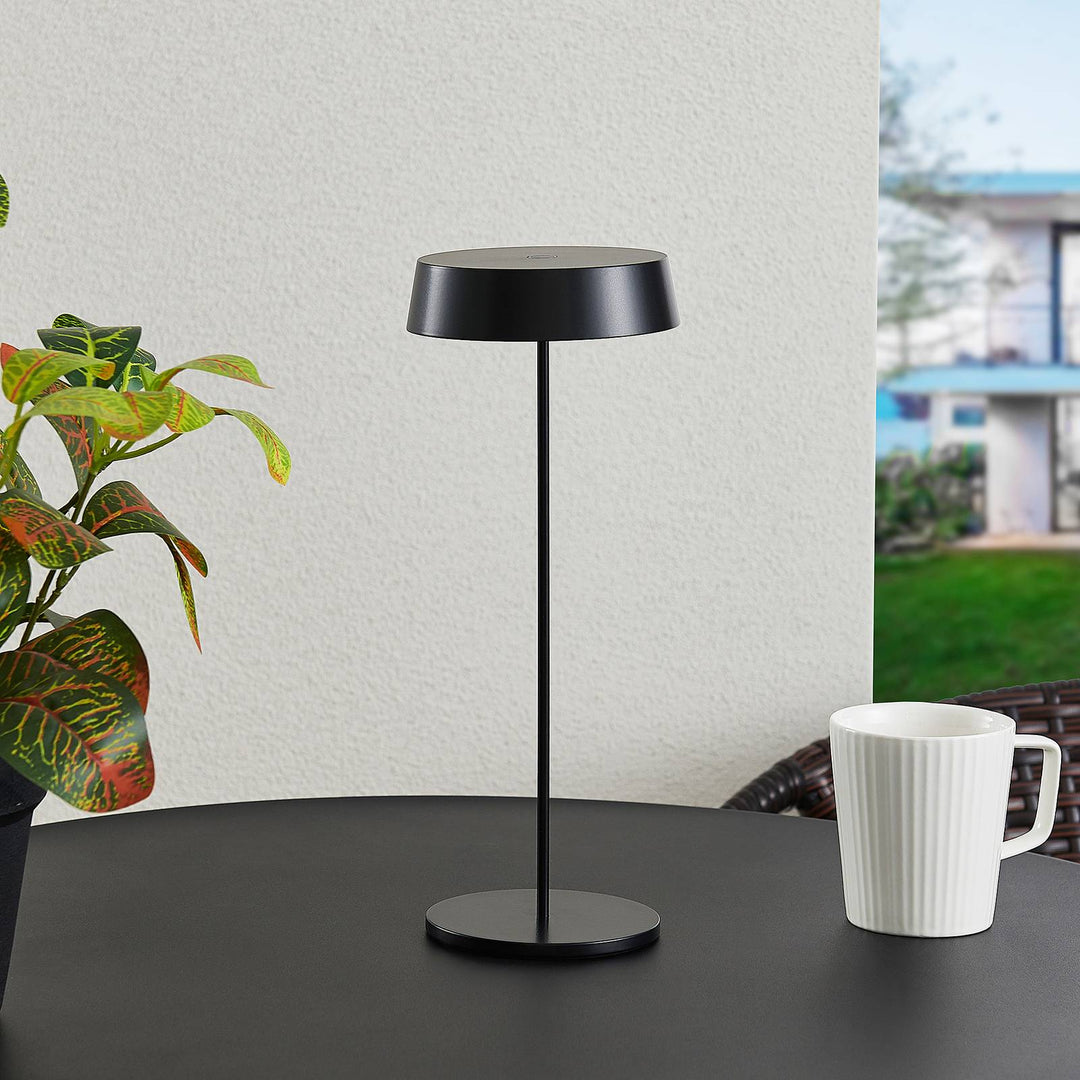 Lucande LED-Akkutischleuchte Tibia, schwarz, Alu, USB, IP54
